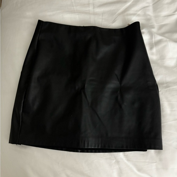 Aritzia Wilfred Faux Leather Mini Skirt - Picture 1 of 2